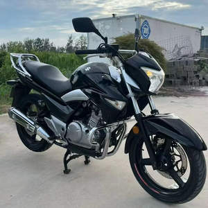 Motocicleta Suzuki Rizon GW250 de segunda mano, a gasolina, para carreras y turismo, de alto rendimiento. - Product Image 1