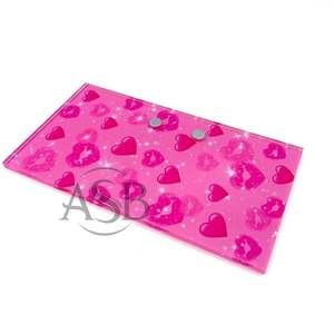 แผ่นรองขนตาอะคริลิคน้ำหนักเบา สีชมพูสด รูปหัวใจ พิมพ์โลโก้ตามสั่ง บริการพิมพ์ OEM สำหรับแผ่นรองขนตา - Product Image 2