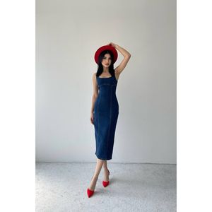 Abito in Denim da donna Premium con spalline e jeans dal taglio stretto in abito Premium blu scuro alla moda - Product Image 1