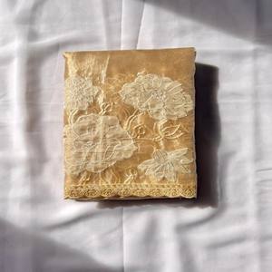 Sari de Seda Pura Oris VASTRA COTTAGE con Bordado de Loto, Apliques de Flores Butti, Borde Calado, Calidad Original con Blusa Complementaria - Product Image 4