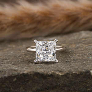 Anillo de compromiso solitario con forma de princesa, diseño elegante, anillo clásico de lujo con diamante creado en laboratorio en anillo de oro sólido de 10K - Product Image 1