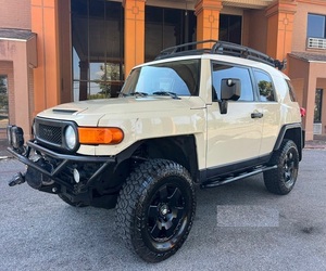 NETTOYAGE-TITRE-USAGÉ-TOYOTA- FJ- CRUISER- 4WD-À VENDRE-PRÊT-À-LIVRER-PORTE À PORTE-LIVRAISON - Product Image 1