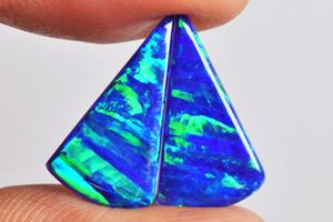 Par de Ópalos Peruanos Azul Verde Brillante con Fuego, 4 CTW, Cabujón de 16x8x2 MM, Forma Trillón, para Fabricación de Joyas, Gema de Ópalo - Product Image 4