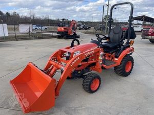 Tracteur Kubota NEUF à vendre avec moteur puissant, rendement énergétique et accessoires polyvalents MEILLEUR PRIX DE GROS - Product Image 3