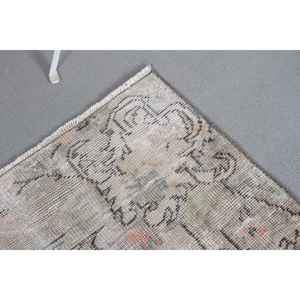 Alfombra Turca Vintage de 4.6x8.5 pies, Alfombra de Lana Gris Rosa con Puntos - Product Image 5