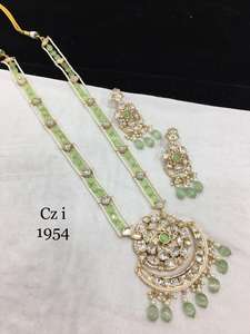 Collier sophistiqué Kundan Moissanite en laiton plaqué argent | Ensemble de boucles d'oreilles pour mariages et fêtes | Bijoux pour femmes élégantes - Product Image 2