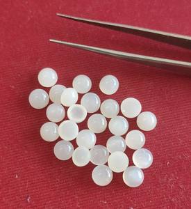 มูนสโตนสีขาวธรรมชาติทรงกลมแบบคาโบชอง 10 มม. - มูนสโตนสีขาวคุณภาพสูงทรงกลมแบบคาโบชอง - Product Image 5
