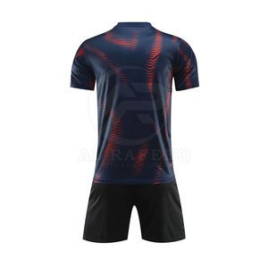 Uniforme de football pour hommes sur mesure de haute qualité, manches courtes, séchage rapide, respirant, 100% polyester - Product Image 2