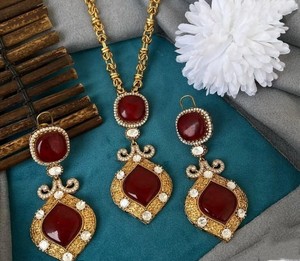 Bellissimo doppietto ciondolo Polki Kundan con orecchini con smalto oro opaco Set di gioielli alla moda - Product Image 6