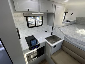 Nuevo 2026 Soaring E-a-g-l-e Campers A-e-r-i-e 8.0 - Product Image 5