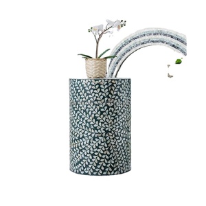 Mesa de centro de diseño floral con incrustaciones de hueso y resina, muebles indios para decoración de oficina en casa de LUXURY CRAFTS - Product Image 1