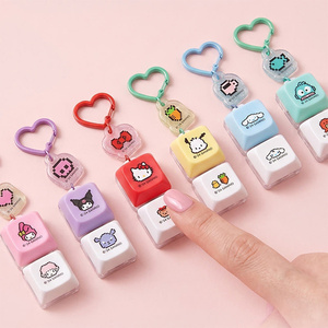 Llavero con tecla LED de Sanrio, 2 orificios, con dije de corazón para personalización de teclado - Product Image 1