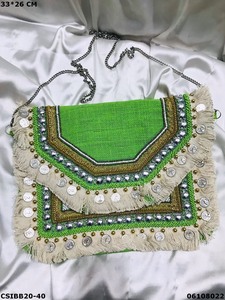 Pochette de créateur sophistiquée Banjara Boho Broderie de perles et de pierres artisanale pour les affaires de soirée élégantes - Product Image 5