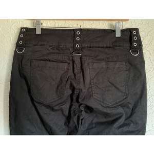 กางเกงขาบานทรงโกธิคพังก์สีดำ รุ่นร้อยเชือกผูกข้อเท้า ซิปข้าง สำหรับผู้หญิง ขายส่งจากโรงงาน ปี 2026 - Product Image 6