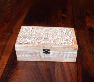 Boîte à bijoux en bois blanchi artisanale de luxe avec couvercle sculpté en dentelle blanche complexe, organisateur de rangement rectangulaire pour le rangement - Product Image 4