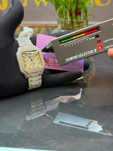 นาฬิกาแสดงผลแบบแอนะล็อกสไตล์ฮิปฮอปหรูหราสำหรับห้องแล็บสีดำสายรัดยางแบบโบราณที่ปรับแต่งได้ - Product Image 3