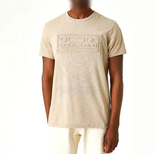 Camiseta Premium en relieve para hombres con silueta moderna Camiseta transpirable en relieve para hombres con patrón único - Product Image 1