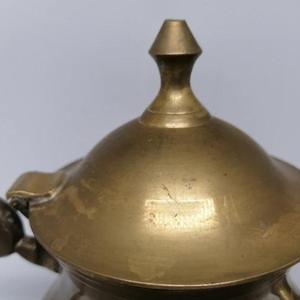 Théière en laiton vintage avec poignée. Bouilloire vintage en laiton gravé à motif floral. - Product Image 4