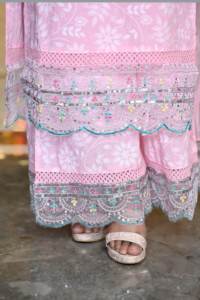Conjunto de Kurta, Pantalón y Dupatta de Algodón 100% de la Mejor Calidad para Mujer, Estilo Étnico de Última Moda, Largo hasta el Suelo, con Bordado Intenso y Lentejuelas - Product Image 5