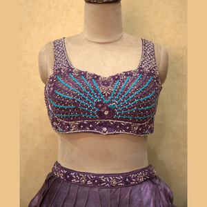 Lehenga con volantes de vino de lujo con llamativo trabajo hecho a mano y detalles de ritmos perfectos para todas las ocasiones a precio mayorista de La India - Product Image 3