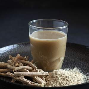 El polvo de raíz de Ashwagandha ayuda a alterar el sistema inmunológico en nuestro cuerpo Proveedores de fábrica con un embalaje adecuado del sur de la India - Product Image 1