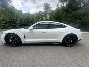 Offre exceptionnelle : Porsche Taycan 4S d'occasion 2020, propre et prête à être expédiée - Product Image 6