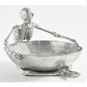 Bol de présentation en métal en forme de main de squelette gothique moderne, plat de service pour table de mariage, centre de table et décoration d'horreur, vente en gros. - Product Image 6