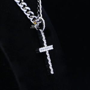 Colgante de Cruz religiosa de plata de ley S925 con diamantes de laboratorio de corte brillante redondo VVS claridad chapada en rodio para fiestas - Product Image 4