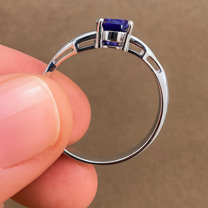 Bague de fiançailles et de mariage unisexe en argent sterling 925 plaqué rhodium certifiée, style tendance pour les fêtes, sertie à griffes, améthyste taille ovale - Product Image 2