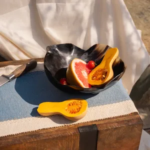 Bol en corne poli fait main unique – Plats décoratifs modernes et écologiques pour la cuisine, la vaisselle et les fêtes, forme personnalisable - Product Image 1