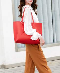 2025 élégant noir Faux cuir imperméable ouvert fourre-tout sac à main femmes grande capacité gland breloque broderie quotidien essentiel - Product Image 1