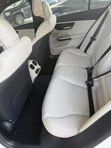 Sedán Compacto de Lujo Usado 2025 C300 Edición Premium - Product Image 3