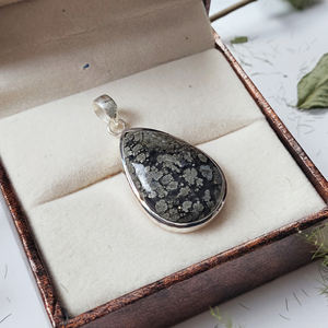 Colgante de Oro Apache con Cabujón en Forma de Pera y Bisel de Plata 925 |   Joyería de Piedras Preciosas Únicas al por Mayor - Product Image 6