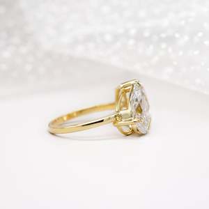 Anillo de Compromiso con Diamante Cultivado en Laboratorio Certificado por IGI, Corte Oval y Pera, Toi Et Moi, Certificado por IGI - Product Image 3