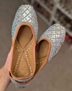 Fournisseur direct d'usine, services OEM, design personnalisé brodé, chaussures Khusa pour femmes / Chaussures Khusa pour femmes été 2025 - Product Image 2