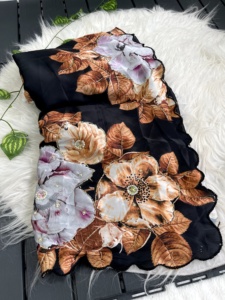 Sari numérique floral dans une incroyable couleur noire en soie-un look fabuleux - Product Image 5