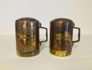 Ensemble de poivre de sel en laiton massif de qualité supérieure avec base lourde et bords lisses conçus pour un affichage élégant de la salle à manger et une utilisation pratique - Product Image 2