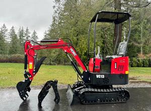ENVÍO GRATUITO Excavadora Hidráulica Mini VICSEC VC13 de 13 HP con Cuchilla de Retroexcavación y Dientes, Pulgar Manual, EPA, CE, Sistema Hidráulico Auxiliar - Product Image 2