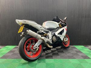 Aprilia RSV 1000 2015, motocicletas deportivas usadas con volante a la izquierda y a la derecha en venta - Product Image 3