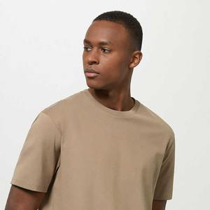 Camiseta de lujo OEM de alta calidad para hombre, 100% algodón, grueso, Color sólido, bordado de gran tamaño personalizado, estilo callejero, Fitness Street - Product Image 3