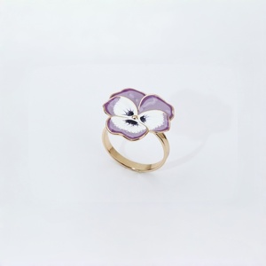 Anillo de Flor Esmaltada en Morado, Chapado en Oro, con Banda de Piedras Preciosas, Ajustable, Joyería Floral Geométrica para Mujer - Product Image 3