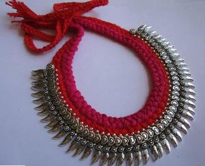 2025 vente chaude femmes sans col perles de verre broderie moderne Type bijoux collier mariage cadeau fête événements utilisation - Product Image 3