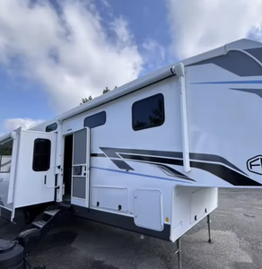 El mejor!! Autocaravana Usada por 3 Meses, Modelo 2023 2024 2025, Forest River Fifth Wheel Wildcat 34CRIB, Remolque de Viaje RV - Product Image 1