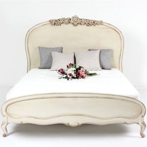 Lits de qualité pour chambre ou hôtel à vendre en bois d'acajou massif avec design de mobilier vintage classique - Product Image 1