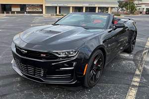 Chevrolet Camaro 2SS SUV 2023 USADO EN EXCELENTES CONDICIONES ~2,000 Millas Motor V8 Turbo de 6.2 Litros Interior Claro Techo Solar Panorámico Asientos de Cuero - Product Image 5