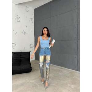 Pantalones Vaqueros para Mamá con Detalles en Dorado y Rasgaduras en las Rodillas, Jeans para Mujer - Product Image 4