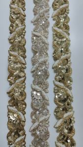 Lacets brodés à la main sur mesure avec de petites perles blanches fixées dans une fleur conçue et en trois couleurs pour les robes de mariée - Product Image 4