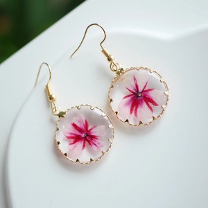 Boucles d'oreilles artistiques faites à la main en résine de haute qualité avec une forme géométrique moderne pour une tenue décontractée et formelle au prix de gros - Product Image 1