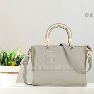 Sac à main à bandoulière à la mode pour dames avec sangle réglable pour tenue décontractée de tous les jours élégant sac à main en cuir pour dames - Product Image 4