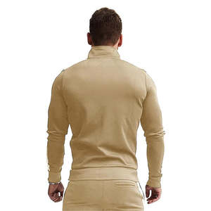 Vente en gros de survêtements en coton et polyester pour hommes, ensemble de deux pièces pour l'entraînement et le jogging, logo personnalisé brodé de haute qualité - Product Image 5